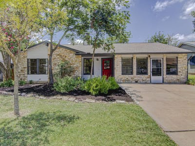 Living area at 1603 Holstein DR - 3 bed 2 bath home