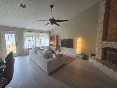Living area at 1604 Kimmerling LN - 3 bed 2 bath home