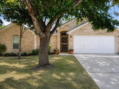 Living area at 1604 Prickly Pear ST - 4 bed 2 bath home