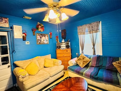 Property photo 3 at 1604 S Pine St - 2 bed 1 bath home