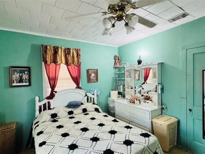 Property photo 4 at 1604 S Pine St - 2 bed 1 bath home