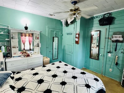 Property photo 5 at 1604 S Pine St - 2 bed 1 bath home