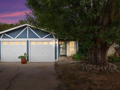 Living area at 1604 Sahara Ave - 3 bed 2 bath home