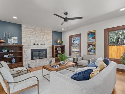 Living area at 1605 S Austin Ave - 3 bed 3 bath home
