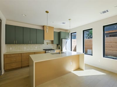 Photo 3 of 12 at 1606 Cedar Ave Unit #B - 2 bed 2 bath home