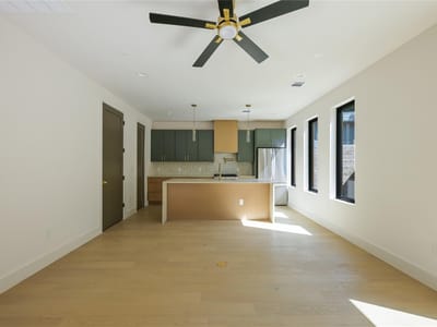 Photo 4 of 12 at 1606 Cedar Ave Unit #B - 2 bed 2 bath home