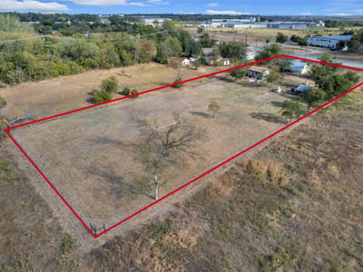 Primary bedroom at 1607 E 4Th St - T002D54I - Cty Taylor Thorndale Rd & Acreage Tract, Taylor, TX