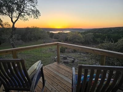 Living area at 1610 County Road 262 - 1 bed 1 bath home