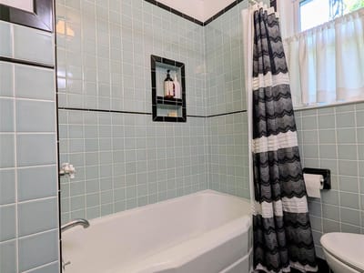 Property photo 3 at 1610 Larkwood DR - 3 bed 1 bath home