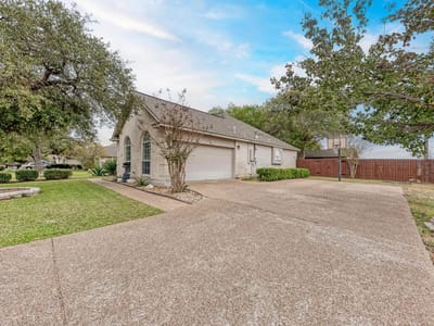 Primary bedroom at 1610 Meadow Ln - 3 bed 2 bath home