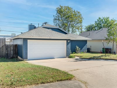 Living area at 1610 Taron Dr - 3 bed 2 bath home