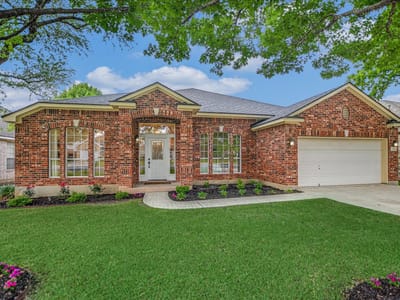 Living area at 16116 Braesgate Dr - 5 bed 3 bath home