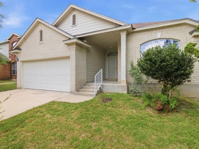 Living area at 1612 Darjeeling DR - 4 bed 2 bath home