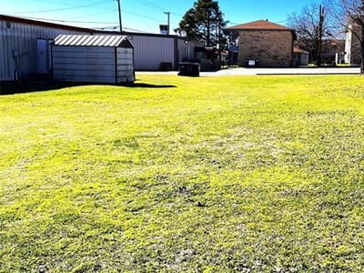 Living area at 1614 W Cameron Ave - Hillcrest 1, Rockdale, TX