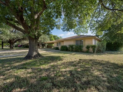 Property photo 2 at 1615 Park LN - 3 bed 2 bath home