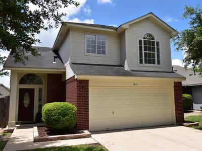 Living area at 1617 Harness Raceway - 3 bed 2 bath home