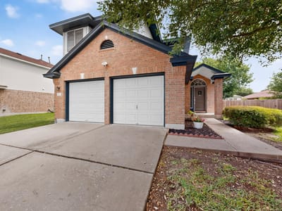 Living area at 1618 Mentone DR - 3 bed 2 bath home