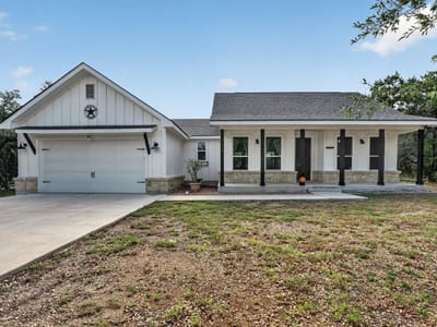 Living area at 1619 Scenic View DR - 3 bed 2 bath home