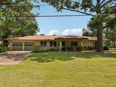 Kitchen at 162 Indian Oak DR - 3 bed 2 bath home