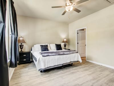 Property photo 3 at 1624 Coral Sunrise TRL - 5 bed 4 bath home