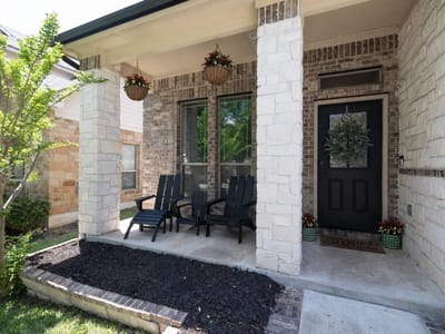 Living area at 1625 Greenside DR - 5 bed 3 bath home