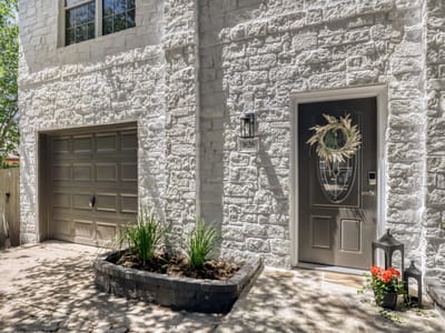 Living area at 1626 Parkfield CIR - 3 bed 2 bath home