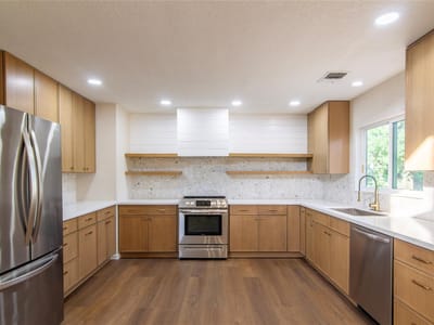 Property photo 4 at 1635 Lakeview DR - 3 bed 2 bath home