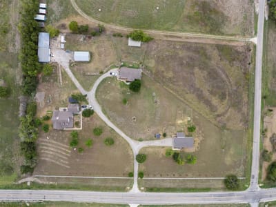 Living area at 16351 Fm 1660 - Hilltop Acres, Taylor, TX