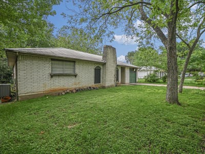 Kitchen at 1637 Chippeway Ln - 3 bed 2 bath home