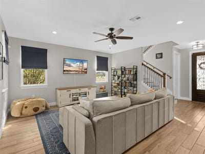Photo 5 of 37 at 1644 Lake Ridge BLVD - 5 bed 3 bath home