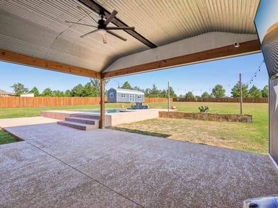 Primary bedroom at 165 Cattlemens DR - 3 bed 2 bath home