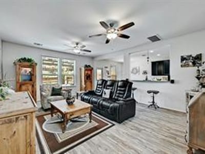 Living area at 165 Satsuma Dr - 3 bed 2 bath home