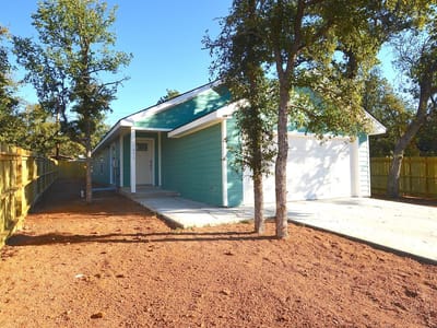 Living area at 1653 Navajoe Trl - 4 bed 2 bath home