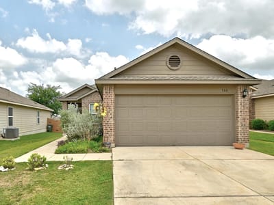 Living area at 166  Tallow Trl - 3 bed 2 bath home