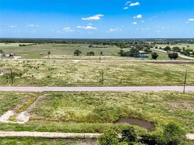 Living area at 167 Beckham Dr - Cool Water Acres, Dale, TX