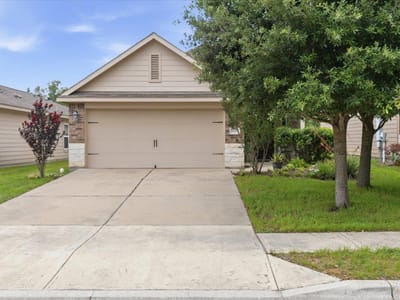 Living area at 1672 Treeta TRL - 3 bed 2 bath home