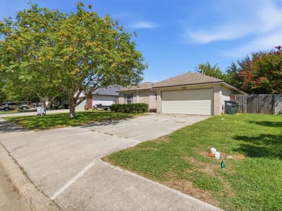 Property photo 3 at 168 Beau LN - 3 bed 2 bath home