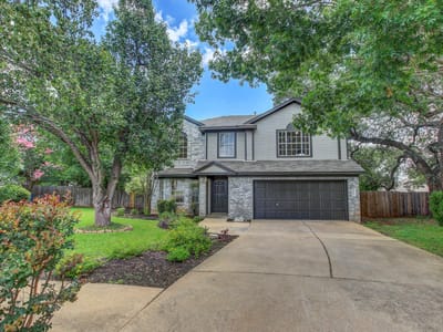 Living area at 16803 Bailey Jean DR - 4 bed 2 bath home