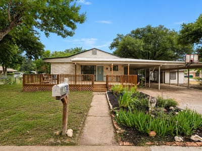 Living area at 1700 W 7th ST - 4 bed 2 bath home