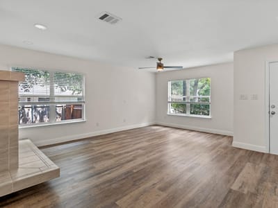 Photo 4 of 40 at 1701 Barrilla ST - 4 bed 2 bath home