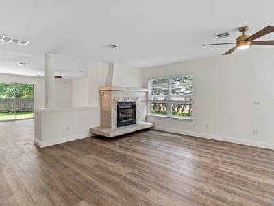 Photo 5 of 40 at 1701 Barrilla ST - 4 bed 2 bath home