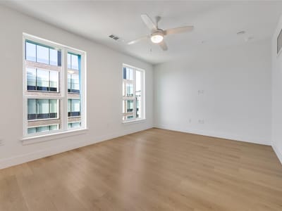 Property photo 3 at 1701 Simond Ave Unit #516 - 1 bed 1 bath home