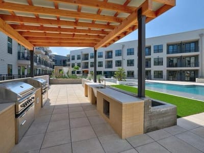 Living area at 1701 Simond Ave Unit #615 - 1 bed 1 bath home