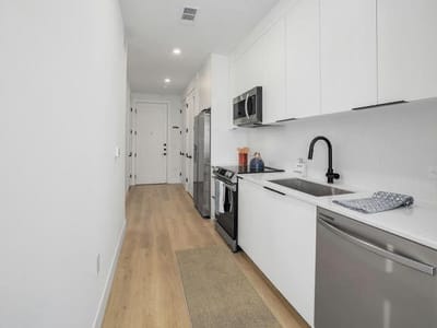 Primary bedroom at 1701 Simond Ave Unit #615 - 1 bed 1 bath home