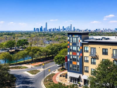 Living area at 1701 Simond Ave Unit #625 - 1 bed 1 bath home