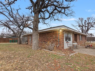 Primary bedroom at 1701 Valley View Ln - 2 bed 2 bath home