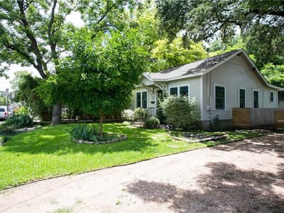 Living area at 1702 Briar St - 2 bed 1 bath home