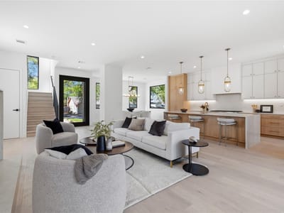 Living area at 1702 W 30th ST - 4 bed 4 bath home