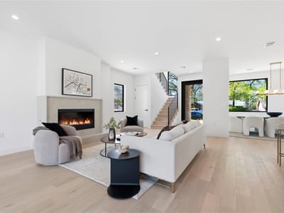 Living area at 1702 W 30th ST - 4 bed 4 bath home