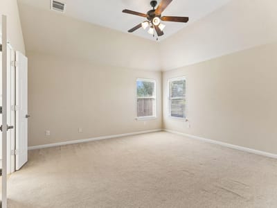 Photo 5 of 40 at 1703 Oakland DR - 4 bed 2 bath home